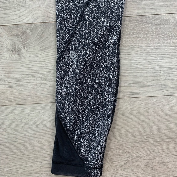 Lululemon Inspire Tight II Leggings
Power Luxtreme Suited Jacquard Black White - Picture 9 of 14